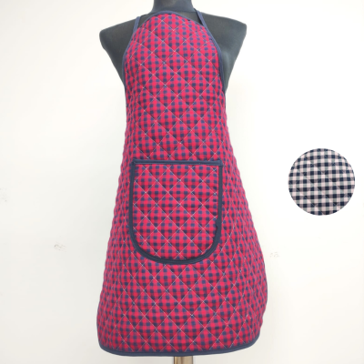 Avental de cozinha vermelho com padrão quadriculado e bolso frontal