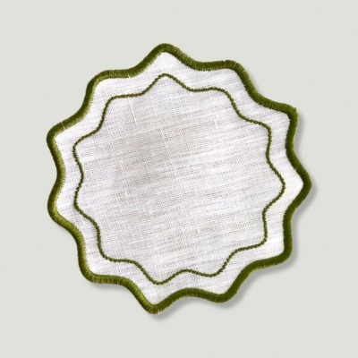 Toalhete branco com borda ondulada verde