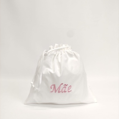 Saco de tecido branco com bordado rosa 'Mãe'