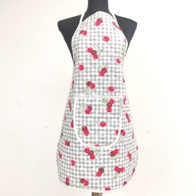 Avental xadrez cinza e branco com cerejas vermelhas em manequim preto