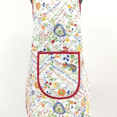 Avental bordado colorido com flores, pássaros e texto com bolso vermelho