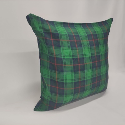 Almofada quadrada xadrez verde, azul e vermelho