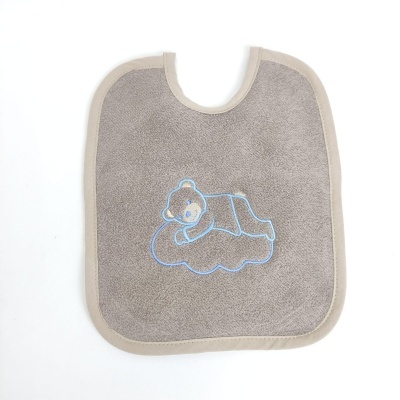 Babete cinzento felpudo com bordado de urso a dormir numa nuvem e acabamento bege