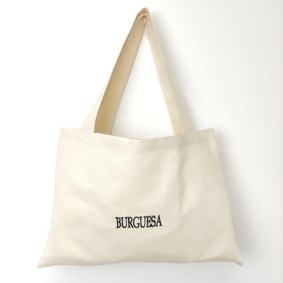 Saco de tecido creme com texto BURGUESA em preto