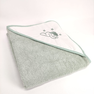 Toalha de banho para bebé verde-água com capuz branco e bordado de rato