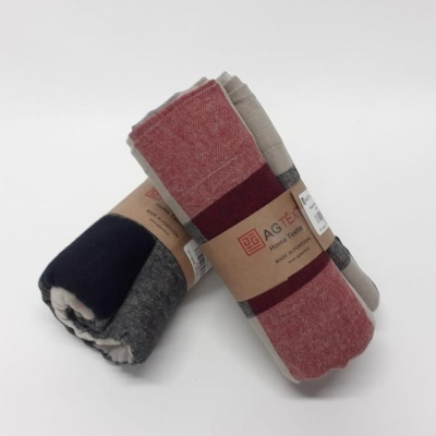 Dois conjuntos de tecidos enrolados com faixa de papel ag tex home textile