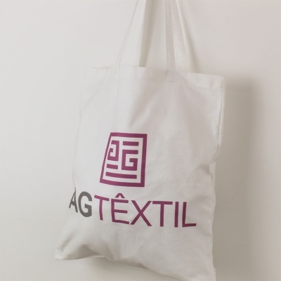 Saco de pano branco com logótipo e texto AG TÊXTIL bordeaux