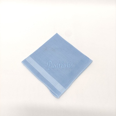 Lenço azul claro com bordado 'Padrinho'