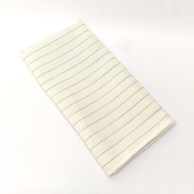 Toalha ou pano de cozinha branco com linhas cinza horizontais