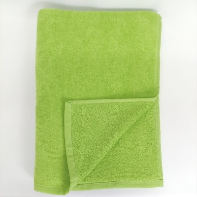 Toalha de banho verde clara de tecido felpudo