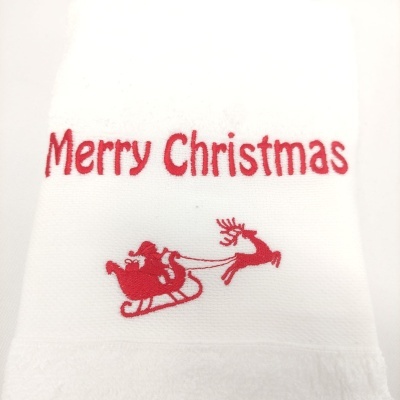 Toalha branca com bordado vermelho de Natal com texto e trenó