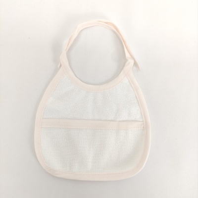 Babete de bebé branco com borda cor de rosa claro e tecido texturizado