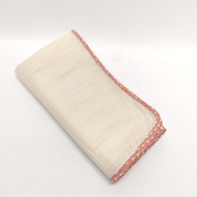 Pano de cozinha branco com borda vermelha e branca