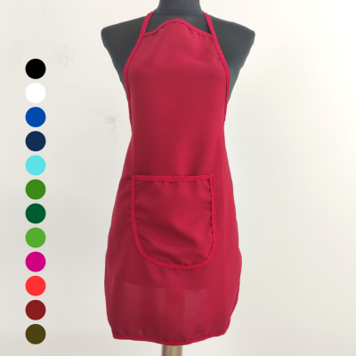 Avental vermelho com bolso frontal, tecido liso, exposto em manequim preto