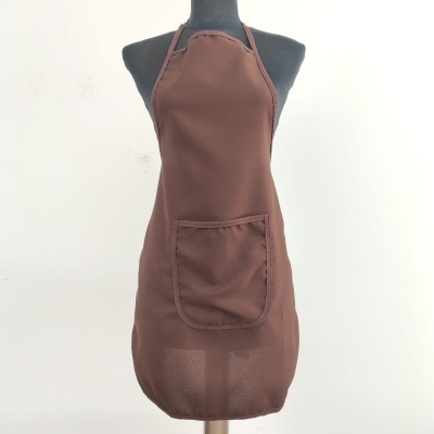 Avental castanho escuro com bolso frontal num manequim