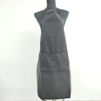 Avental preto liso com bolso frontal em manequim negro