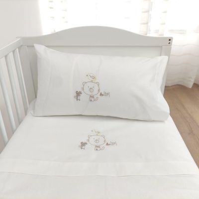 Jogo de roupa de cama para berço branco com bordado de urso e pássaro