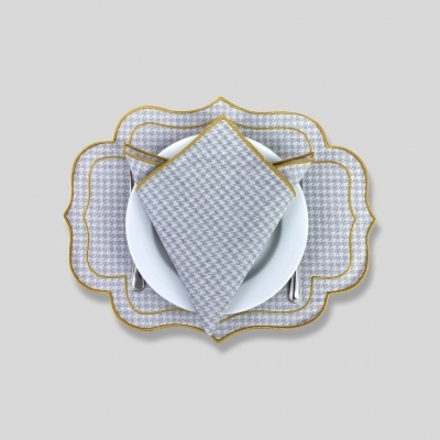 Conjunto de mesa com prato branco, guardanapo e suportes com padrão pied-de-poule cinzento e dourado