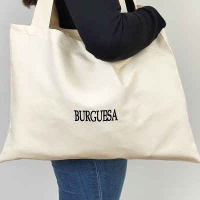 Saco de algodão creme com texto bordado 'BURGUESA'