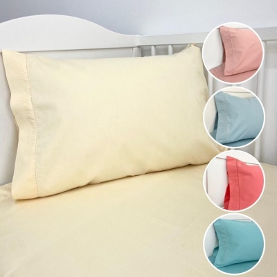 Fronha creme com acabamento bordado e outras opções de cores em círculos