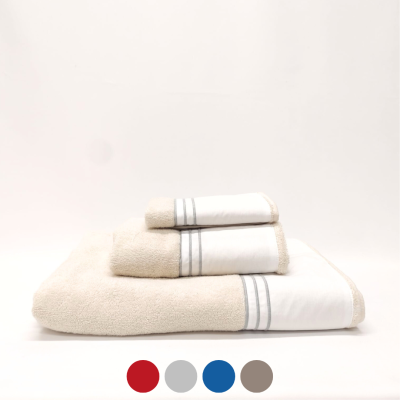 Conjunto de toalhas bege com faixas brancas e riscas cinzentas
