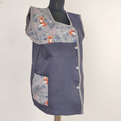 Colete azul escuro com estampado de raposas