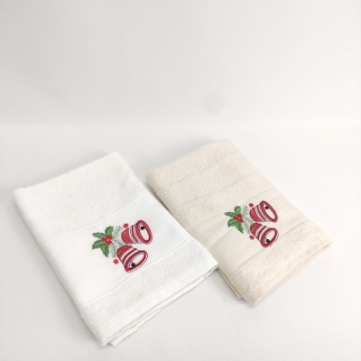 Dois panos de cozinha brancos e bege com bordado de sinos de Natal em fundo branco