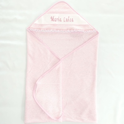 Toalha de bebé rosa com capuz e bordado Maria Luísa
