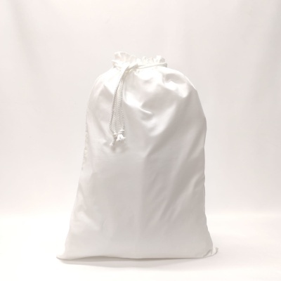 Saco branco em tecido com cordão