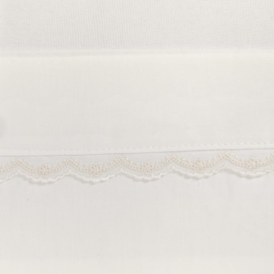 Lençol branco com bordado em renda bege claro