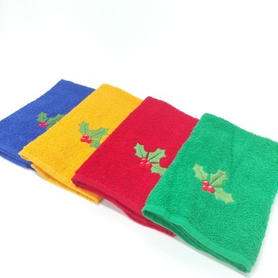 Toalhas de banho coloridas com bordado de azevinho coloridas