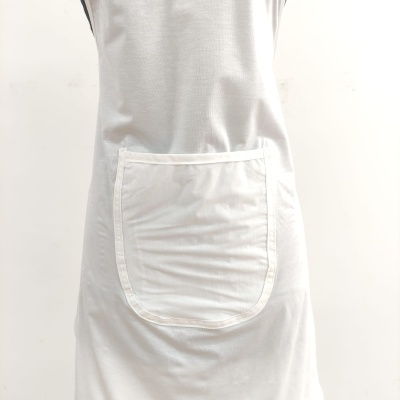 Avental branco com bolso frontal grande