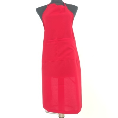 Avental vermelho com bolso frontal em manequim preto