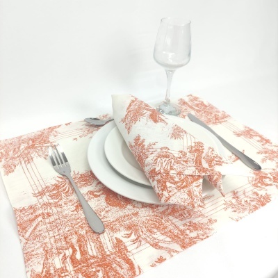 Conjunto de mesa com guardanapo e toalha vermelhos e brancos, prato branco, talheres metálicos e copo de vidro