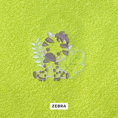 Toalha verde com bordado de zebra e folhas