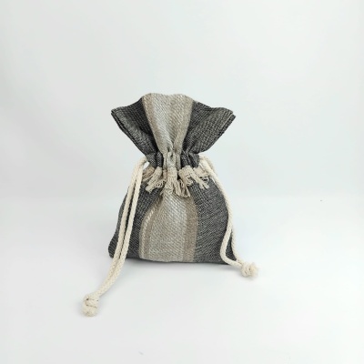 Saco de tecido às riscas cinza com cordões creme