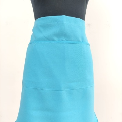 Saiote azul turquesa em manequim preto