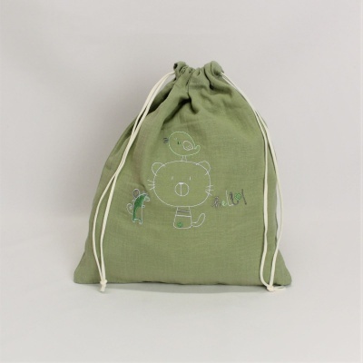 Mochila saco verde claro com ilustração e cordões brancos