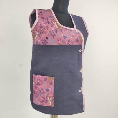 Animal protector para senhora cinzento com detalhes florais e cervos em rosa