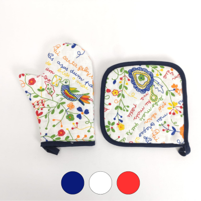 Conjunto de luva de forno e pega-quente branca com estampado colorido de flores e pássaros