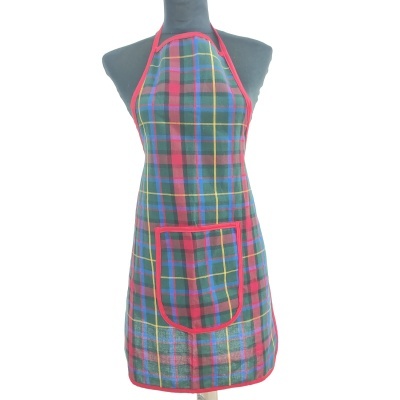 Avental xadrez verde, vermelho, azul e amarelo com bolso frontal e contornos vermelhos