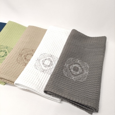 Conjunto de panos de cozinha de várias cores com bordado circular