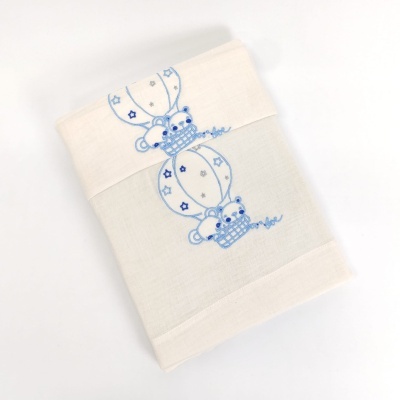 Toalha de bebê branca com bordado azul de ursos e balões