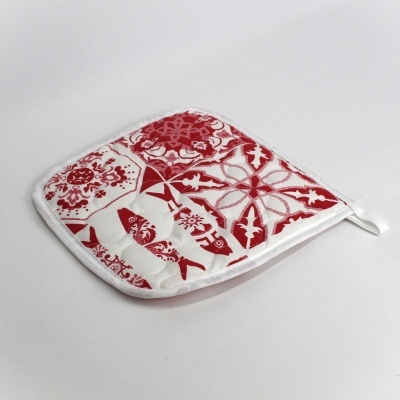Pega-luvas quadrado branco com padrão vermelho e laço para pendurar