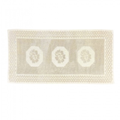 Tapete retangular bege com padrões florais claros