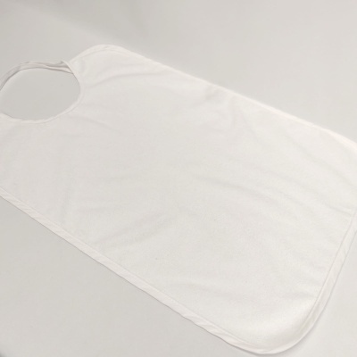 avental branco simples sobre fundo branco