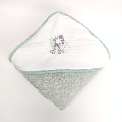 Toalha de banho para bebé com capuz branco e verde água com bordado de animal