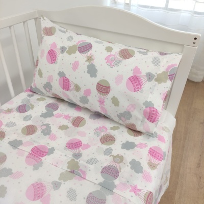 Jogo de cama para berço com balões coloridos rosa, bege e cinza