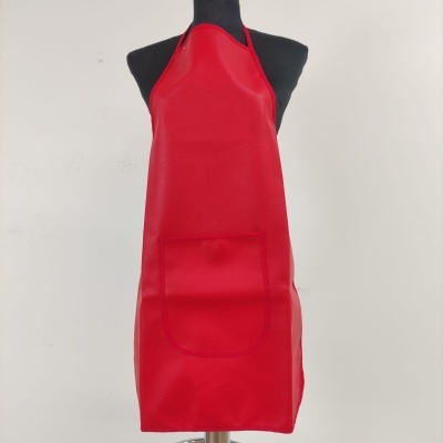 Avental vermelho com bolso frontal em manequim preto