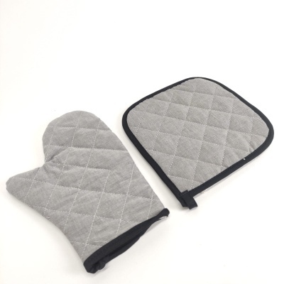 luva de forno e porta-panela cinzentos matelassê